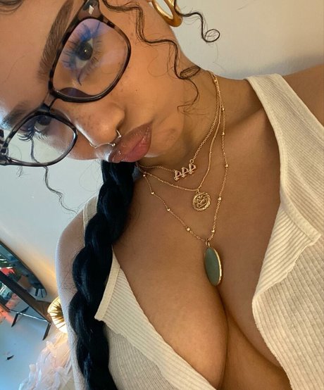 Oirpacid pornographic model picture