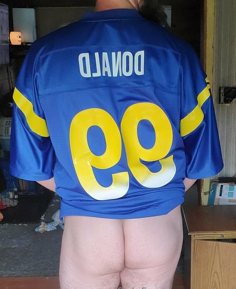 code d naked model image