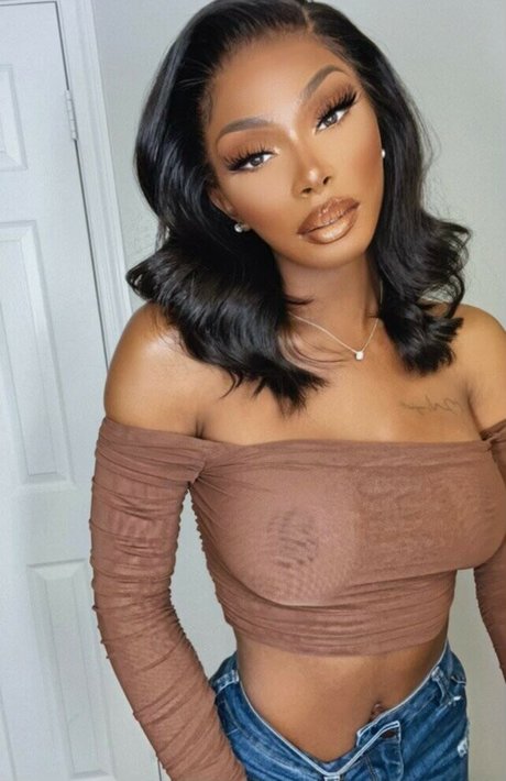 Bianca Cash porn model pictures