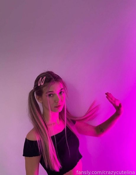 crazycutelina model nude image