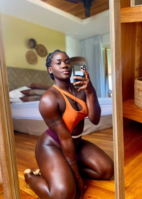 Bina colada_ top model pic