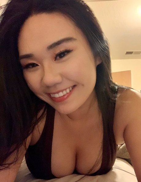 KittyEyess star naked pics