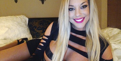 XOGisele erotic star photo