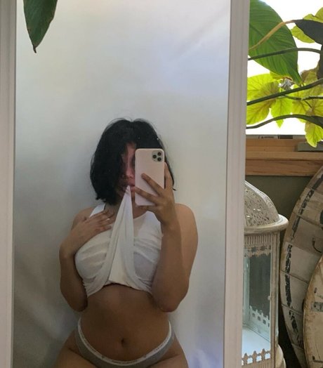 Lilyellowdevil model porn photos