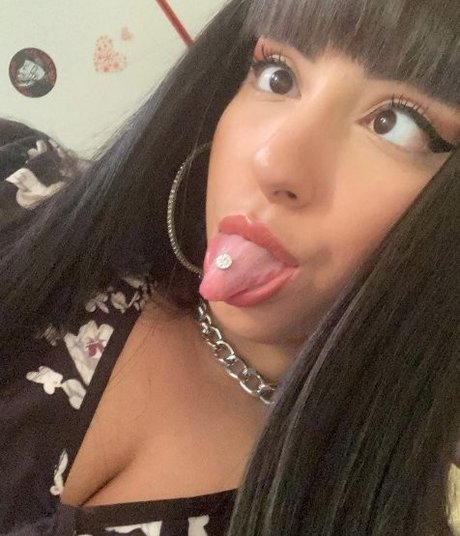 Raxien model top picture