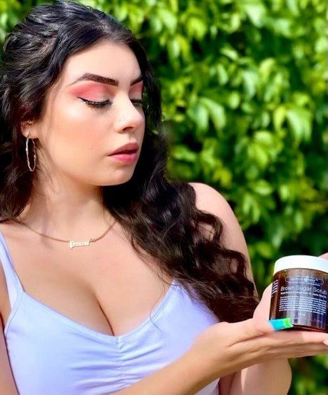 Lilbittyliv star hot image