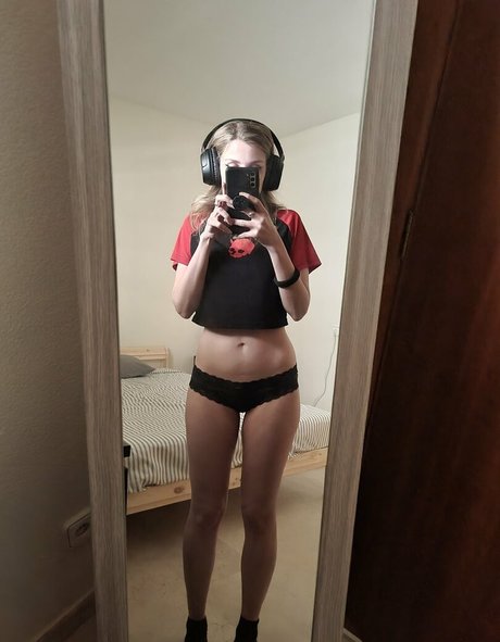 Chio Uyuni free pornstar images