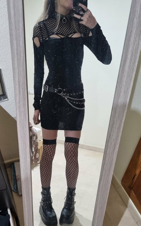 Chio Uyuni star sexy pictures