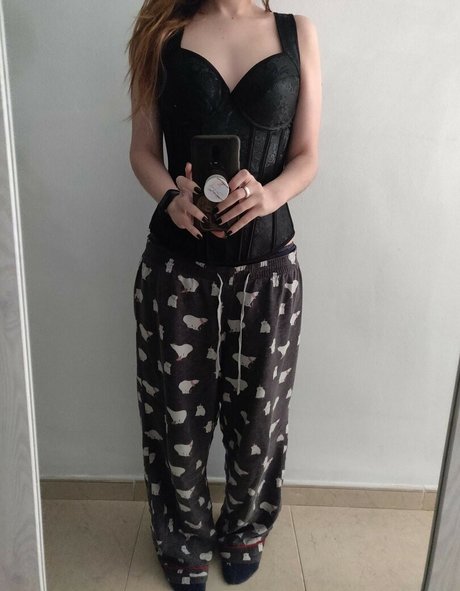 Chio Uyuni model nude photos