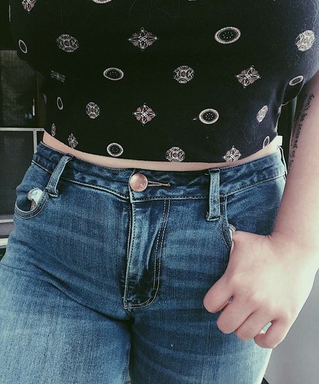 Emaliehall perfect model pic