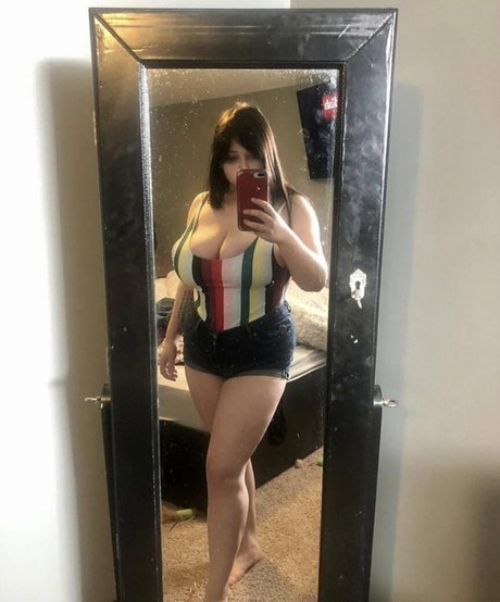 Emaliehall art model img