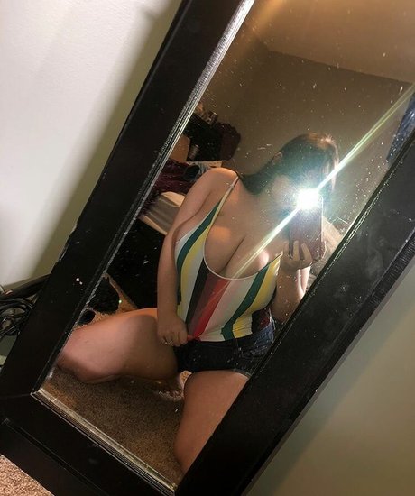 Emaliehall perfect star pic