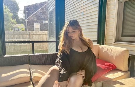 Emaliehall hot actress photos