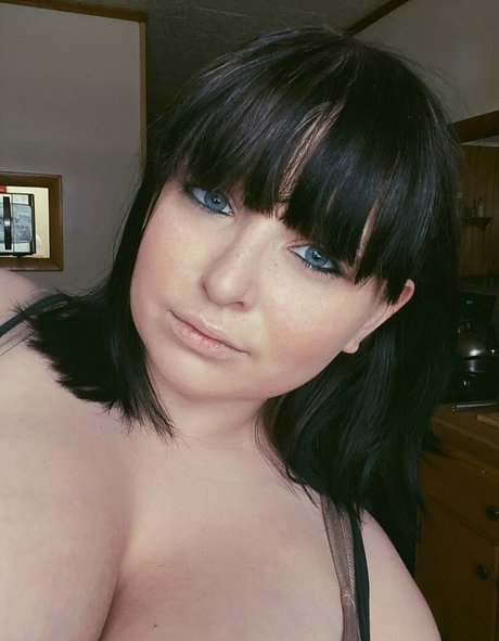 Emaliehall hot pornstar img