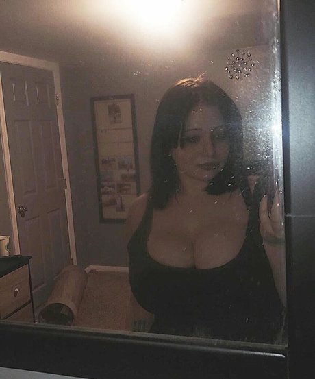 Emaliehall model nice photos