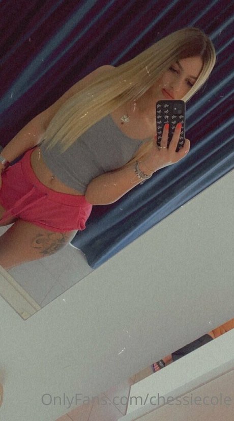 chessiecole naked star photo