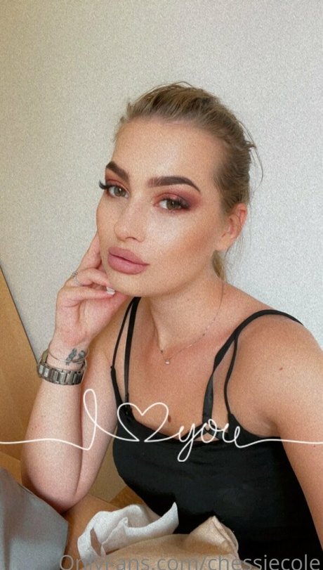 chessiecole nude star img