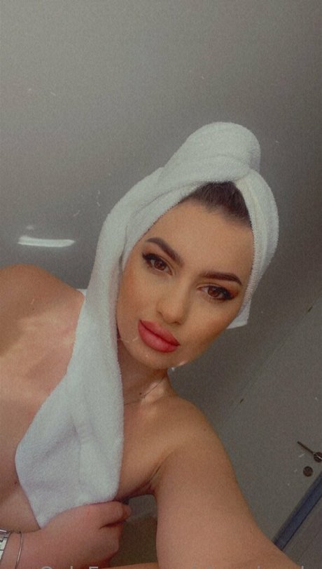 chessiecole sexy star pictures