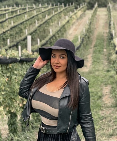 Emina Jahi hd model galleries