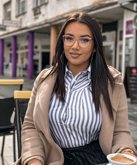 Emina Jahi hd star photo