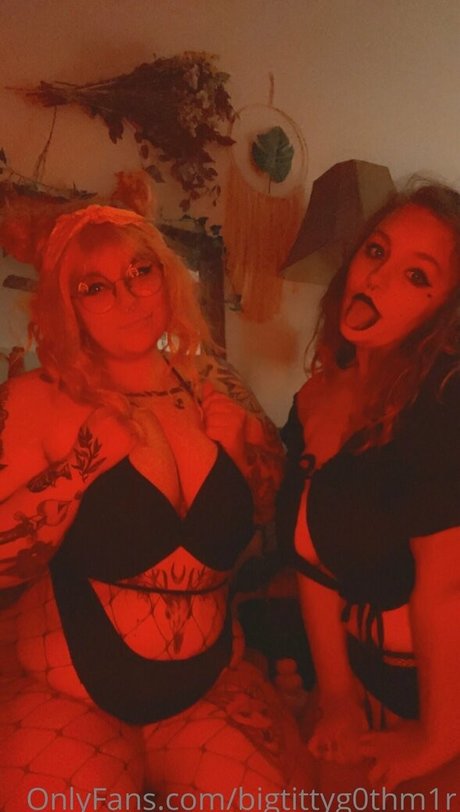 bigtittyg0thm1r star pornographic photo