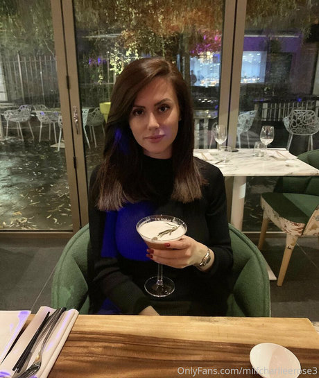 milfcharlieerose3 model pretty pic