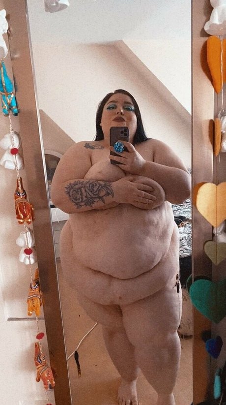 sweetaspeachesss model erotic pics