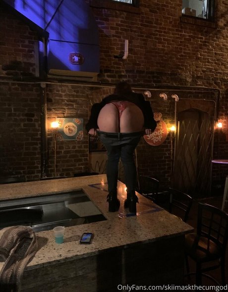 skiimaskthecumgod pornographic model picture