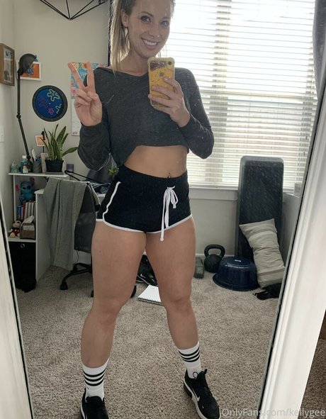 kellygee naked star photos