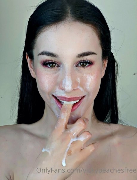 vickypeachesfree model art pic