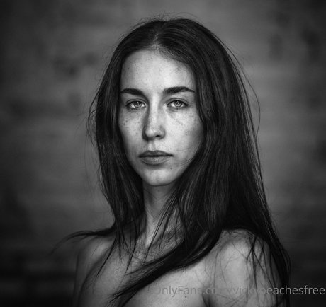 vickypeachesfree hot model photo