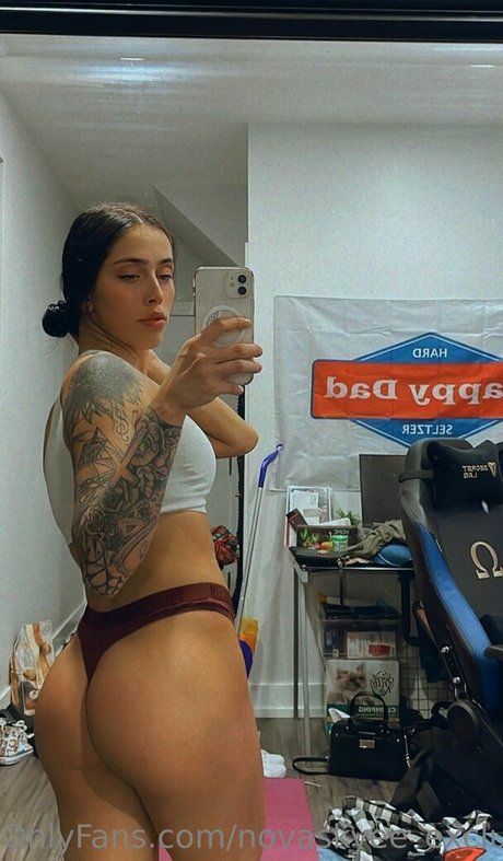 novaskyee exclusive pretty model photo