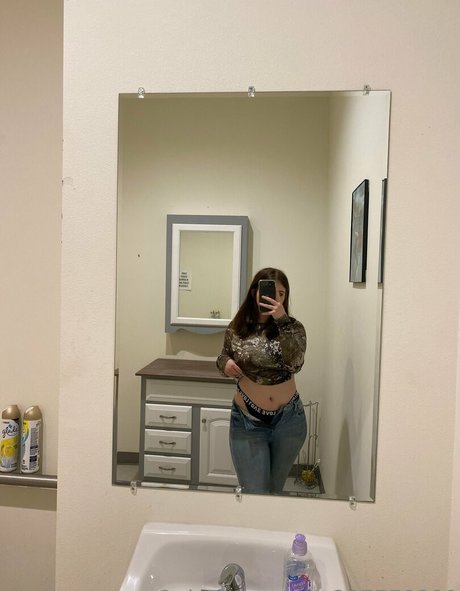 dylinnis hot model img