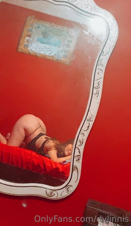 dylinnis porn model photo