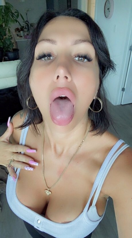 valzzies pornographic model image