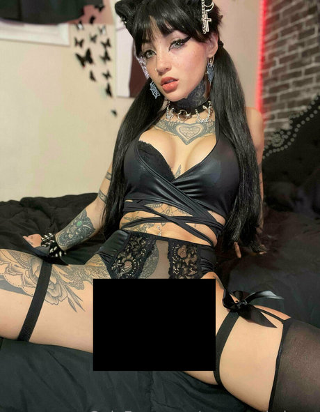 savannahskyex star nude photos