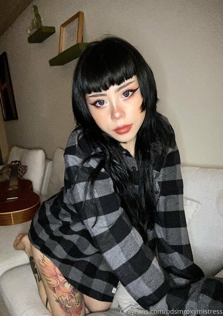 bdsmroxymistress naked model archive