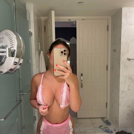 Angie Varona kunst nackte bilder