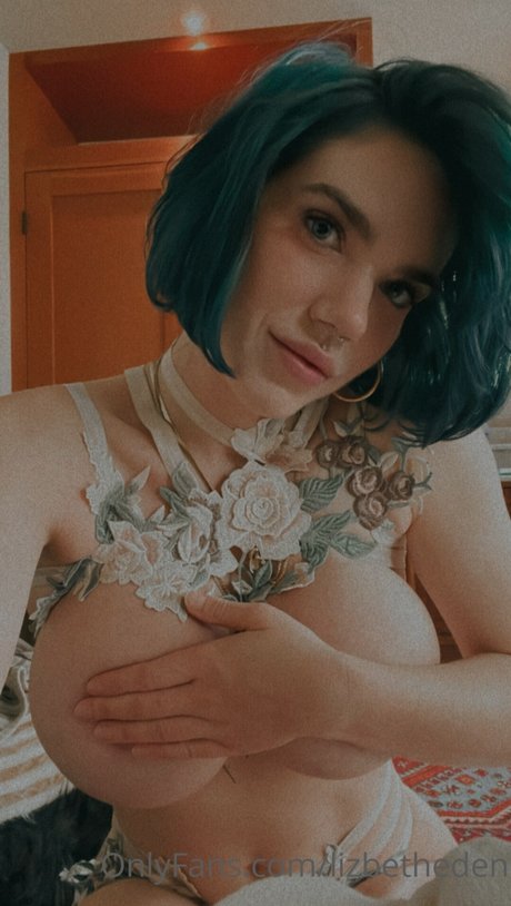 asiatische falsche titten onlyfans nackte bilder