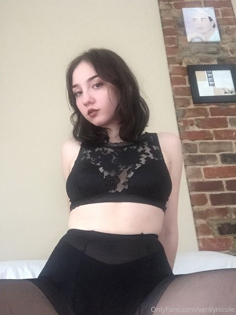 Verity Nicole exklusive kostenlose bild
