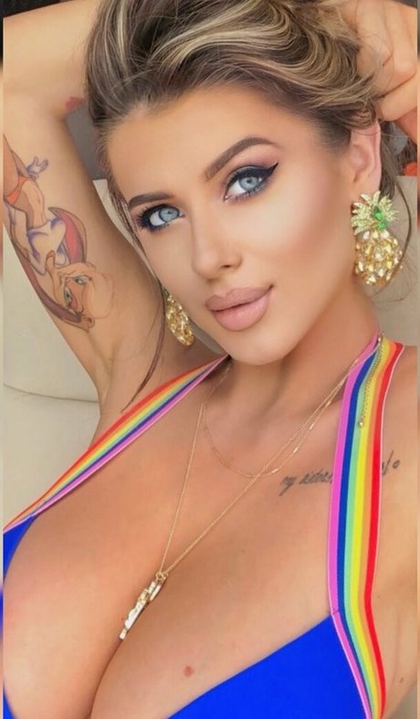 tanga-bikini onlyfans nackt akt foto