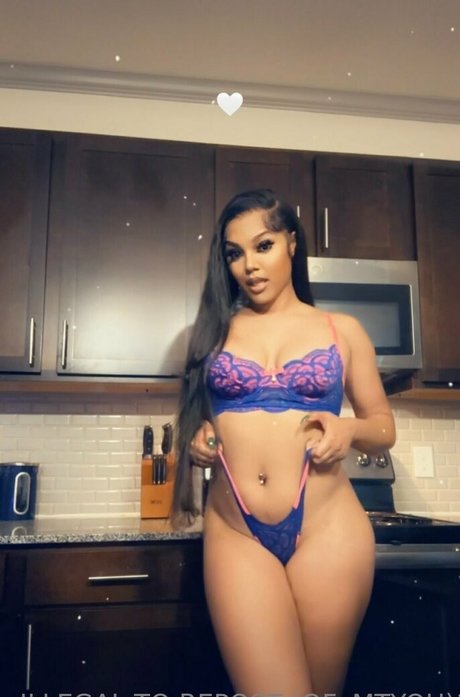 Lola Teases nackt top bilder