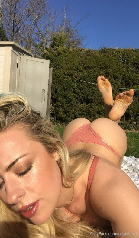 Rosa Brighid heiße nackten bild