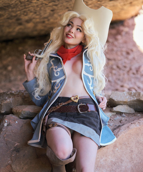 Elle pastelle top nackten foto