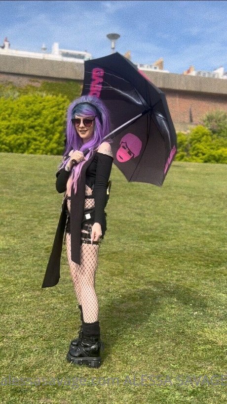 Alessa Savage erwachsene heiße bild