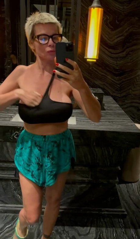 Nadya Basinger pornostar akt bild