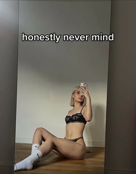 Lina Hsly model nacktheit galerien