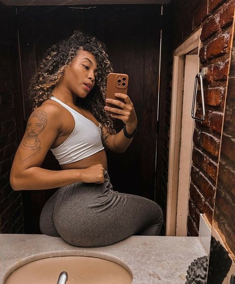 Luiza Vilela perfekte erotische fotos