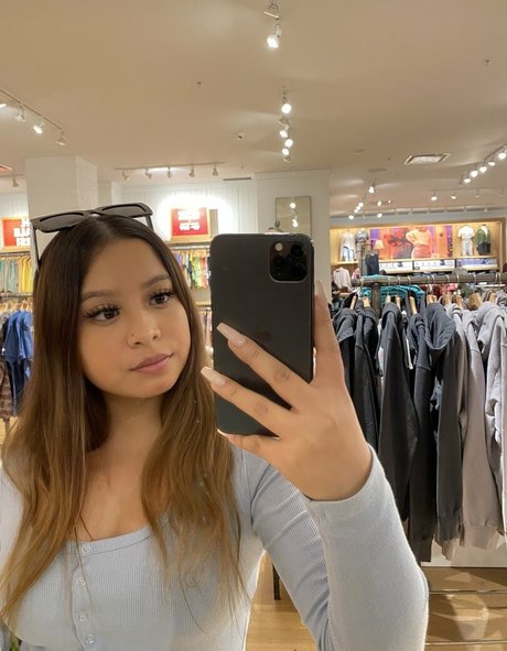 Jessica Huynh erotische pornografische bild