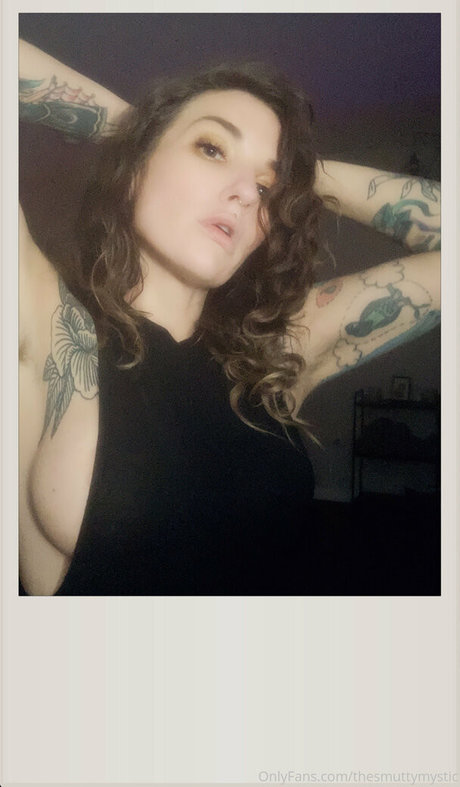 thesmuttymystic xxx akt bild